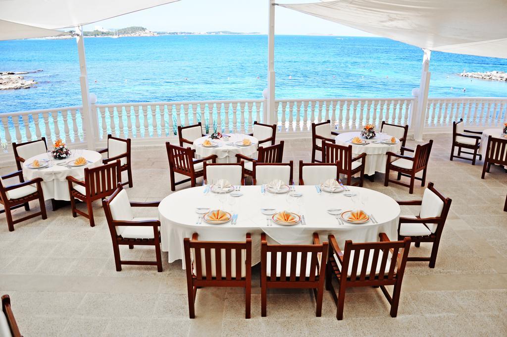 Grand Hotel Palladium Santa Eulalia Del Rio Exterior foto