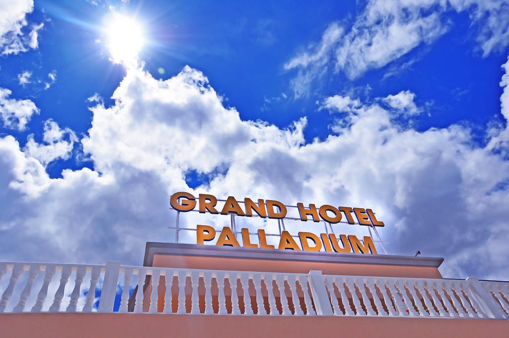 Grand Hotel Palladium Santa Eulalia Del Rio Exterior foto