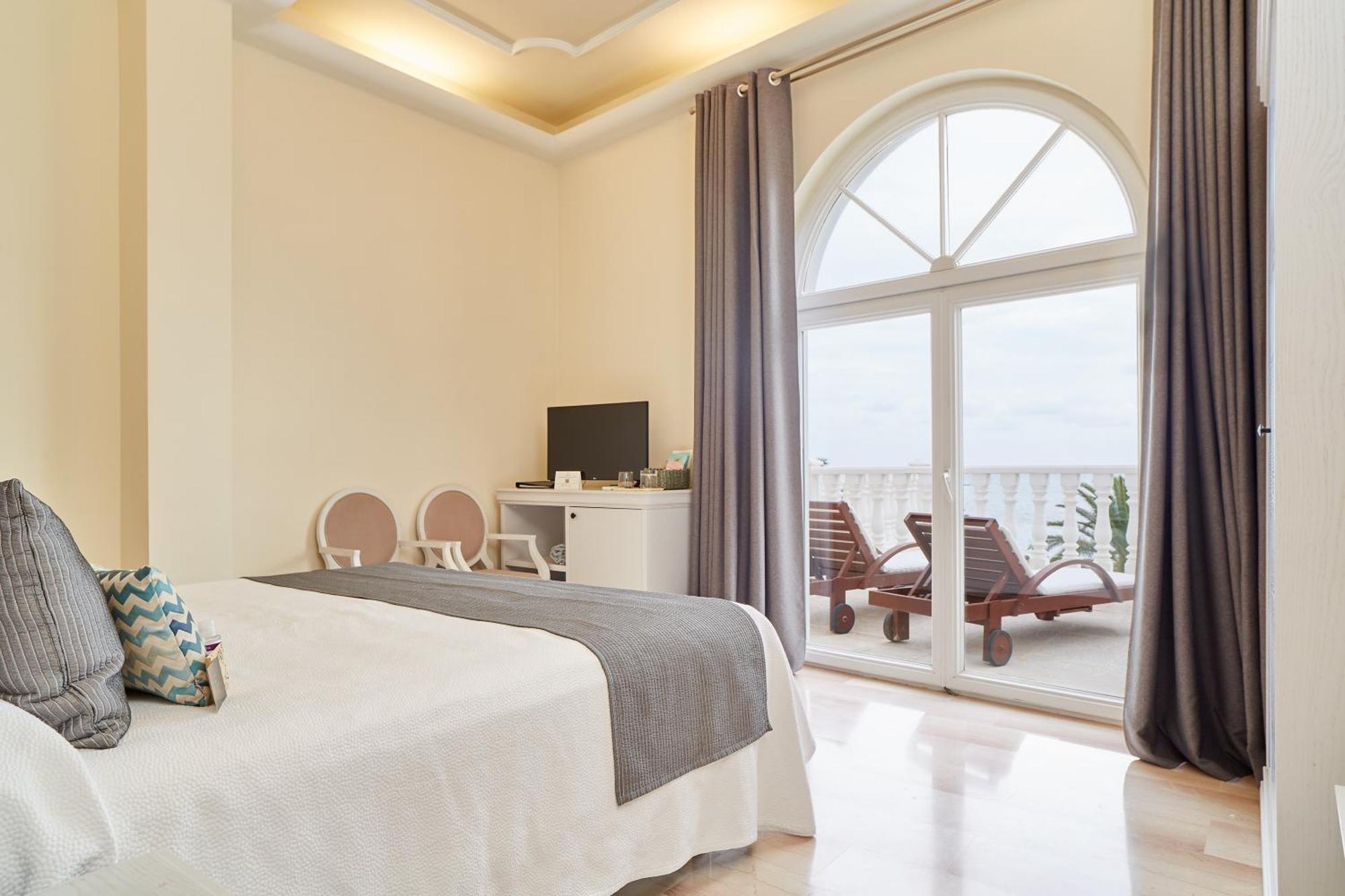 Grand Hotel Palladium Santa Eulalia Del Rio Exterior foto