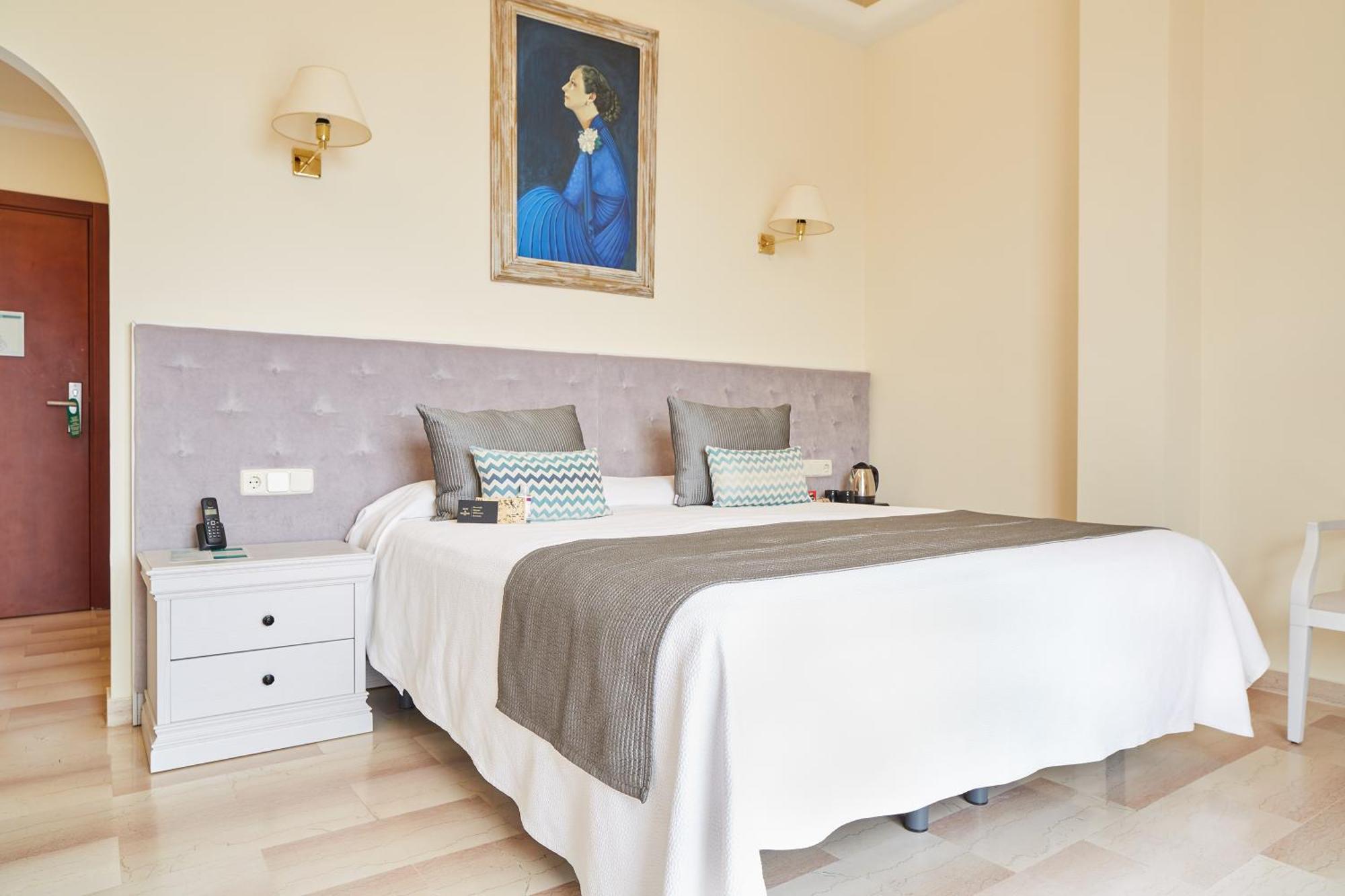 Grand Hotel Palladium Santa Eulalia Del Rio Exterior foto