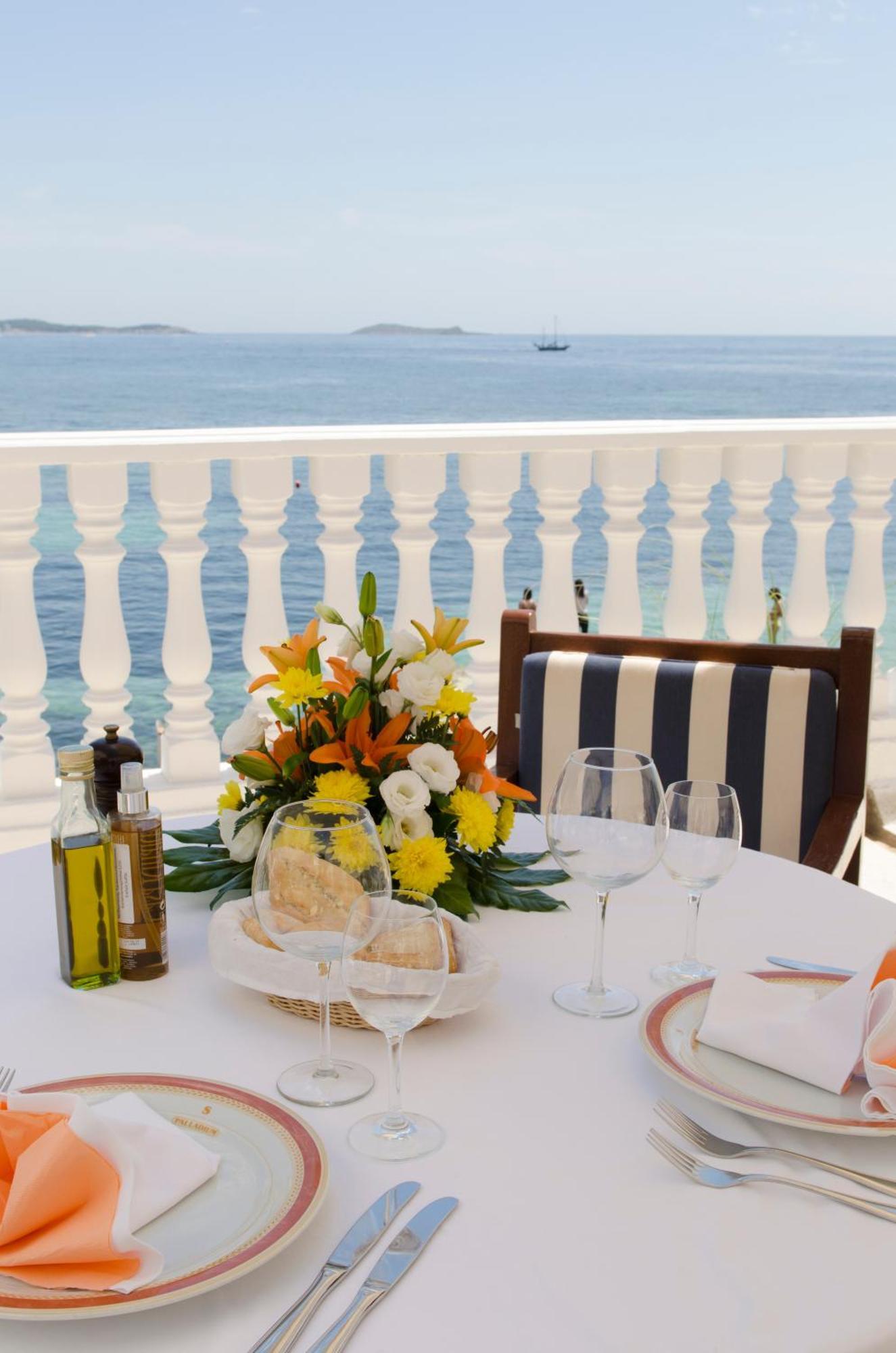 Grand Hotel Palladium Santa Eulalia Del Rio Exterior foto