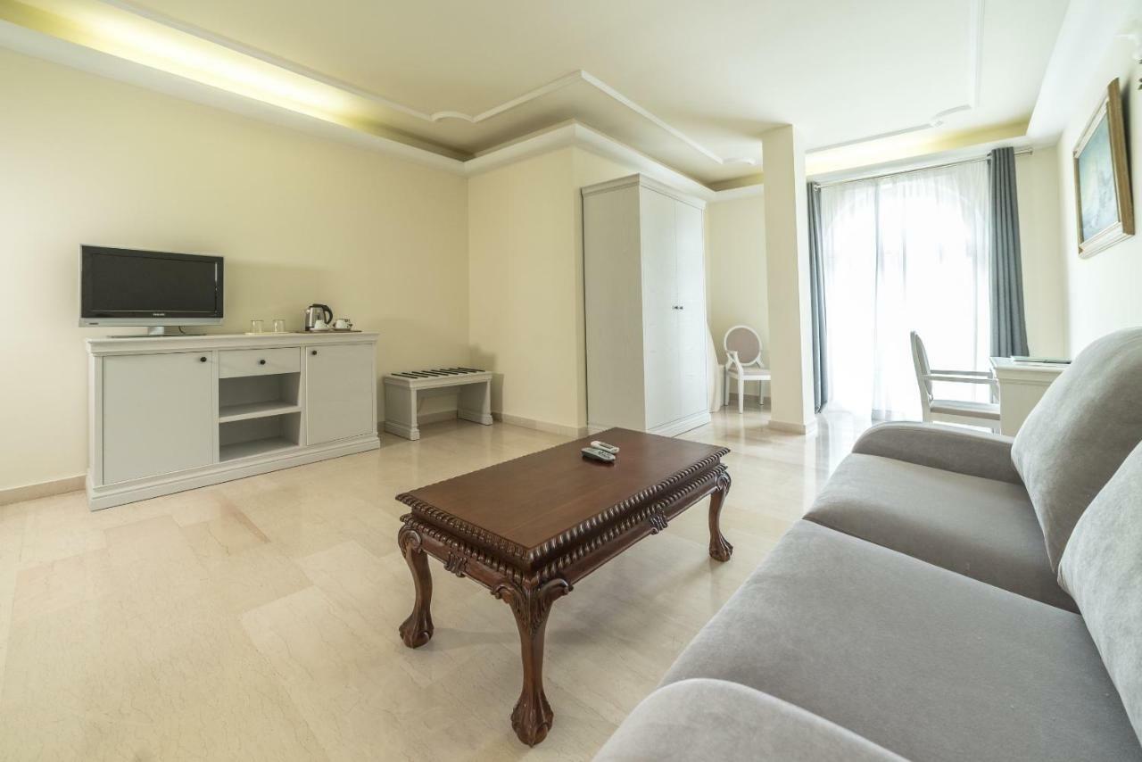 Grand Hotel Palladium Santa Eulalia Del Rio Exterior foto